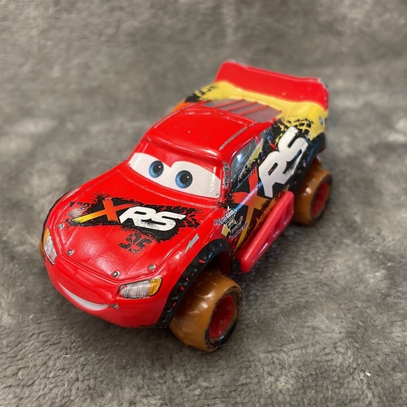 Disney / Pixar Cars Cars 3 XRS Mud Racing Lightning McQueen Diecast Car XRS - Picture 2 of 5